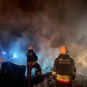 Ordu’da 1 saat arayla çıkan yangınlarda 2 ev 1 samanlık yandı, 2 kişi dumandan etkilendi