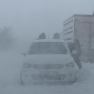 Karlıova’da tipi nedeniyle hayat durma noktasına geldi