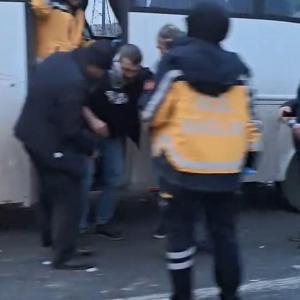 TEM Kocaeli geçişinde servis minibüsü ile TIR çarpıştı; 6 yaralı