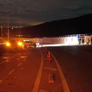 Motosikletle trafik işaret levhasına çarpan sürücü öldü