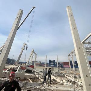 Mersin’de inşaat şantiyesinde duvar çöktü: 3 yaralı