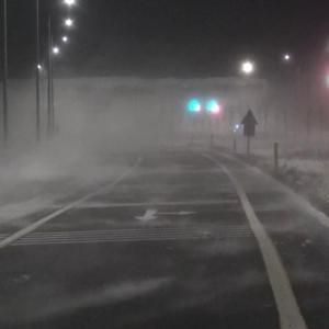 Ardahanda etkili olan tipi Çıldır-Aktaş Sınır Kapısı yolunda ulaşımı aksattı