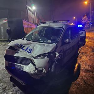 İstanbul - Sultanbeylide polis aracının karıştığı kazada 2si polis 3 kişi yaralandı