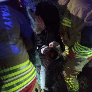 Hatay’da tarlaya yuvarlanan otomobilin sürücüsü yaralandı