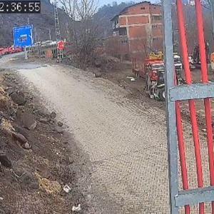 Taklalar atıp devrilen otomobilin sürücüsü yaralandı