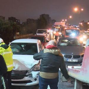 İstanbul - Ümraniyede 7 aracın karıştığı zincirleme kaza; trafik yoğunluğu oluştu -1
