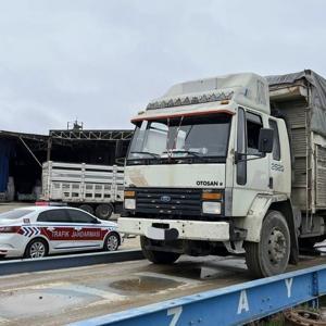 Edirnede taşıma sınırını aşan 3 kamyon sürücüsüne 191 bin lira ceza