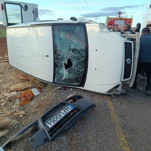 Mardinde otomobil ile hafif ticari araç çarpıştı: 4 yaralı