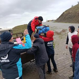 Siirt’te fırtına ve sağanak çadırları yıktı: 20 kişi tahliye edildi