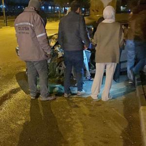 Otomobil ile traktör çarpıştı; 5 yaralı