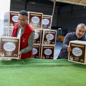 Mersin’de ramazan dayanışma paketi dağıtımları başladı