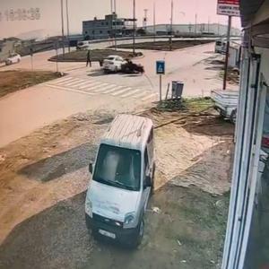 Otomobilin keçi sürüsüne çarptığı kaza kamerada