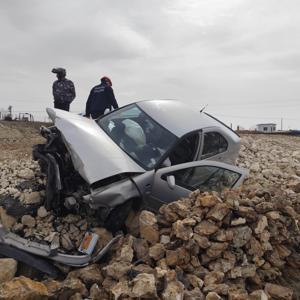 Mardinde şarampole devrilen otomobilin sürücüsü yaralandı