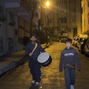 İstanbul - İstanbulda ramazan davulcuları ilk sahurla birlikte göreve başladı