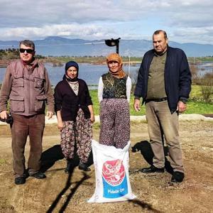 Aydın’da baharın müjdecisi olan leylekleri ilk görenler bir çuval un kazandı