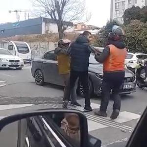 İstanbul- Ümraniyede yol verme kavgasında silah çekti