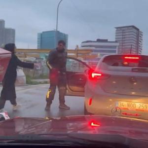 İstanbul - Pendikte tartıştığı sürücüyü kolundan tutup otomobilden indirmeye çalıştı
