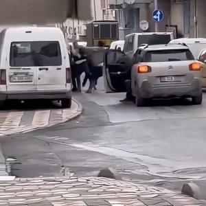 İstanbul - Sultangazi’de davulcuların yumruk yumruğa kavgası kamerada
