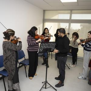 Mersin’de ücretsiz enstrüman kurslarında yetenekler keşfediliyor