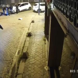 İstanbul- Zeytinburnunda motosikletlinin yaralandığı kaza kamerada