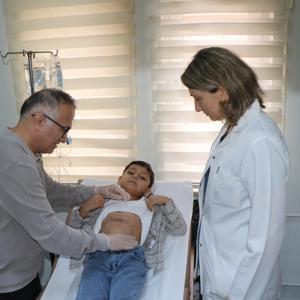 Tesadüfen fark edilen nadir hastalık ameliyatla tedavi edildi - cnnturk.com