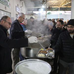 Bu mahallede ramazanda iftar yemeklerini erkekler hazırlıyor