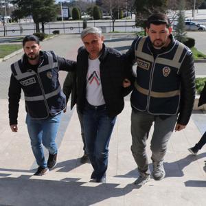 Sigara içtiği için tartıştığı eşini 13 bıçak darbesiyle yaralayan şüpheli tutuklandı