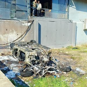 Takla atıp, alev alan otomobilin sürücüsü yaralandı