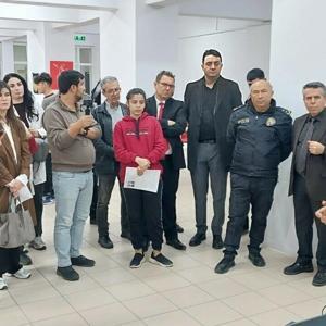 İşitme engelli öğrencilere afet eğitimi