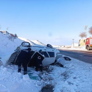 Mardinde otomobil şarampole devrildi: 4 yaralı