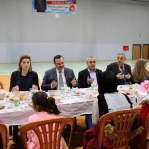 Altınözü Kaymakamı Şahin öksüz ve yetim çocuklarla iftarda buluştu