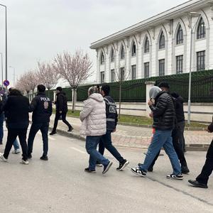 Kocaeli merkezli dolandırıcılık operasyonu; 25 şüpheli adliyede