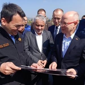 Yenişehir’deki yol ve kavşak çalışmalarını yerinde incelediler
