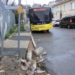 İstanbul- Beykozda İETT otobüsü aydınlatma direğine çarptı; 4 yaralı