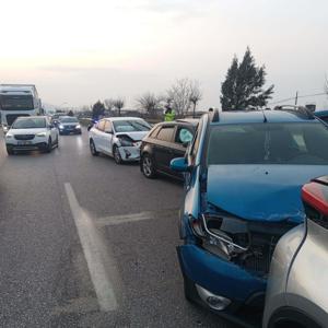 Manisada 4 otomobil çarpıştı; 7 yaralı