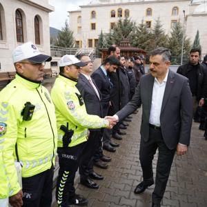İçişleri Bakanı Çiftçi, Kızılcahamamda polislerle bayramlaştı