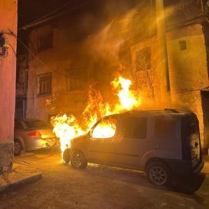 Hafif ticari aracı kundaklayan şüpheli tutuklandı