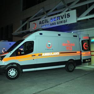 Düğünde bıçaklı kavga; 3 yaralı