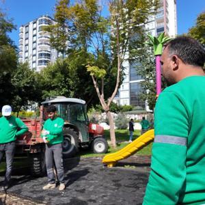 Mezitli’de parklar yenileniyor