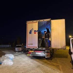Durdurulan TIR’da 18 kaçak göçmen yakalandı