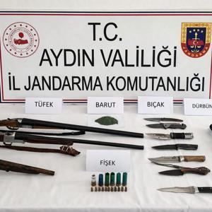 Evi ve deposunda 3 ruhsatsız silah ve 7 bıçak ele geçirilen şüpheli gözaltına alındı