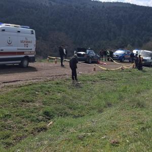 Tamir etmek istediği otomobilin altında kalarak öldü