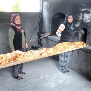 Asırlık geleneği iki komşu imece usulü yaşatıyor