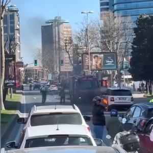 Şişlide cipin lastikleri alev alev yandı; trafik kilitlendi
