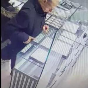 Fatih ve Bahçelievlerdeki kuyumculardan ‘deneme’ bahanesiyle yüzük çalan şüpheli yakalandı