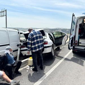Adıyamanda 2 otomobil çarpıştı; 6 yaralı