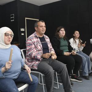 Mersin’de engeller müziğin ritmi ile aşılıyor