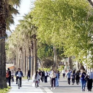 Erdekte sıcak havayla birlikte sahillerde yoğunluk oluştu