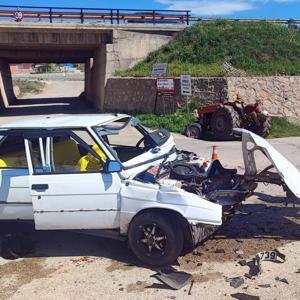 Kırıkkalede traktör ile otomobil çarpıştı: 5 yaralı