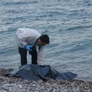 Denize girdi, saatler sonra cansız bedeni bulundu